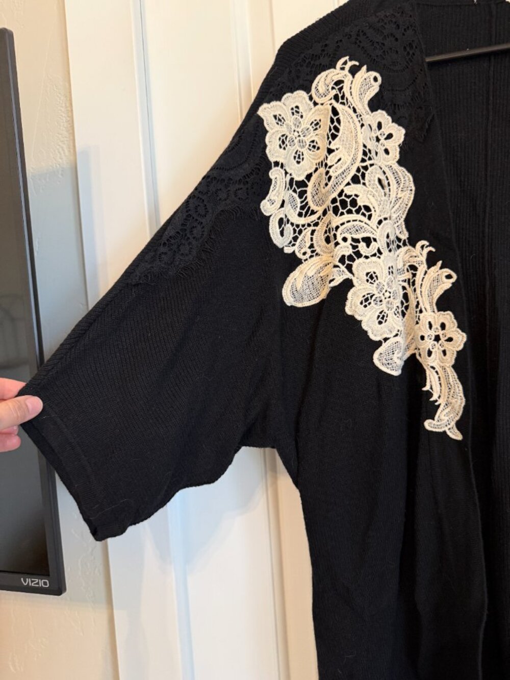 Chic black open-front cardigan with elegant white lace appliqué. - Picture 3 of 6